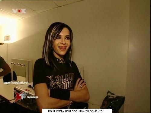 tom poarta alt tip de haine ...lui tom ii plak one night standurile nu mai stiu :limba: bill kaulitz