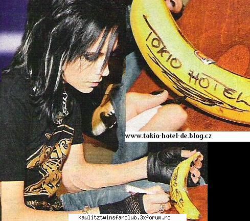 poze funny kei tokio hotel :d:d bill scrie &nbsp; &nbsp; &nbsp; &nbsp; &nbsp;shi vreau banana din