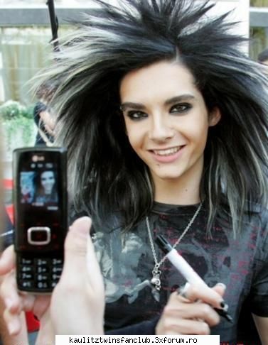 tokio hotel ureaza sarbatori fericite! deci bill asha dulce flimarea atsa&nbsp; &nbsp; &nbsp;