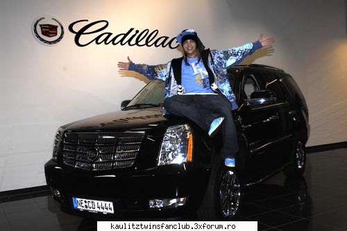 misto cadillacul lui tom!!!!eu pot decat visez masina aia.adik tom viseaza varsta vreo 14,15 ani dak