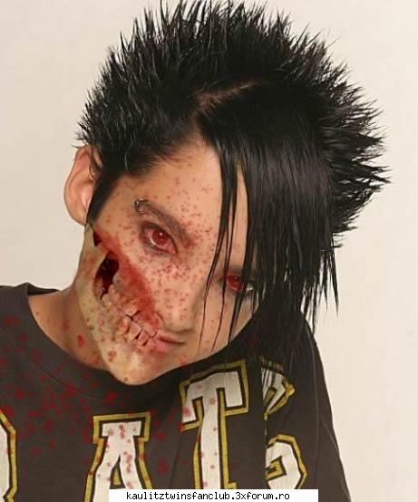 poze funny kei tokio hotel :d:d cam atatea mie cam lene Kiss 666